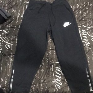 Nike knee cute sweats w/ pockets